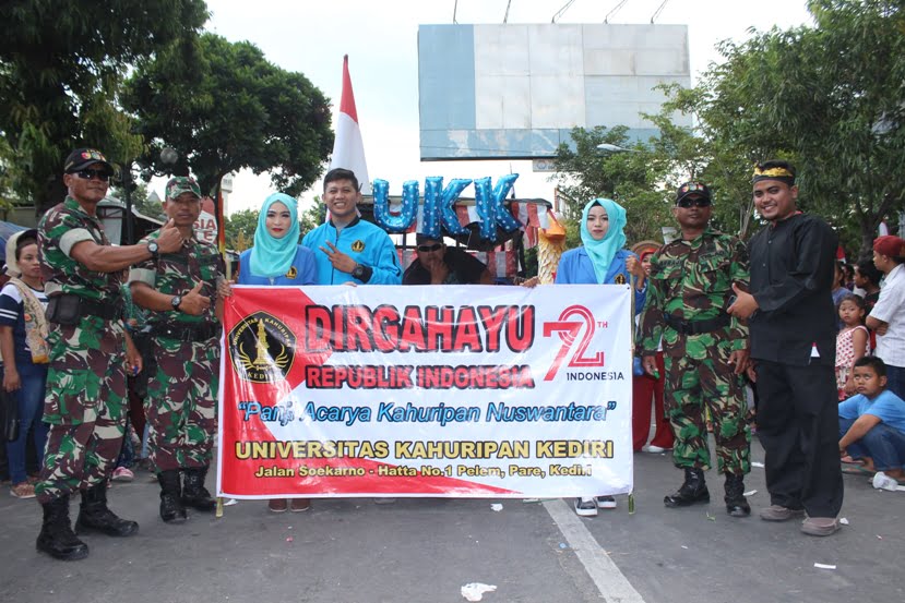 karnaval universitas kahuripan kediri