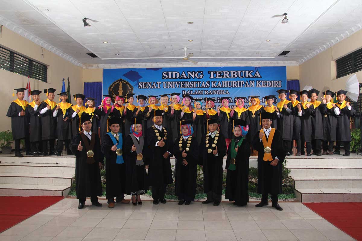 wisuda 2017 Universitas Kahuripan Kediri